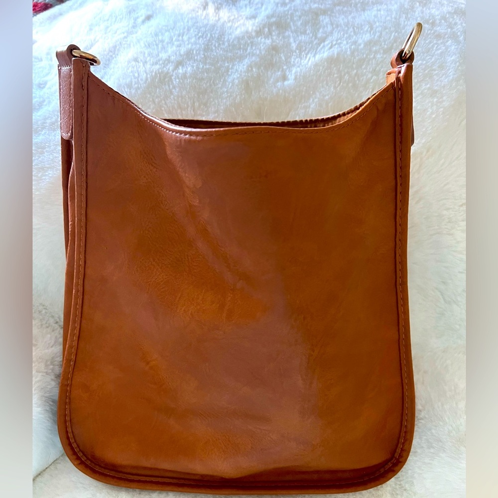 Like new Ah Dorned purse